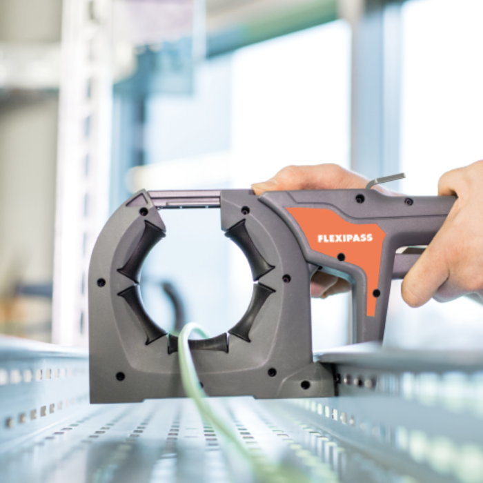 Drum-Roll - Flexipass Cable Routing Solution Hand Tool - Max Cable Diameter 38mm - in operation - purchase from RiggingUK