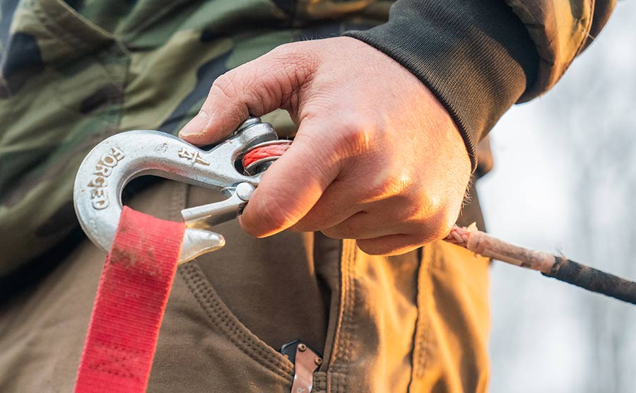 Ninja 4500 (2041kg) Electric Winch with Synthetic Rope close up of Rope and Hook