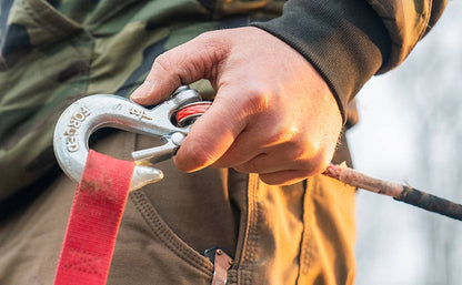 Ninja 4500 (2041kg) Electric Winch with Synthetic Rope close up of Rope and Hook